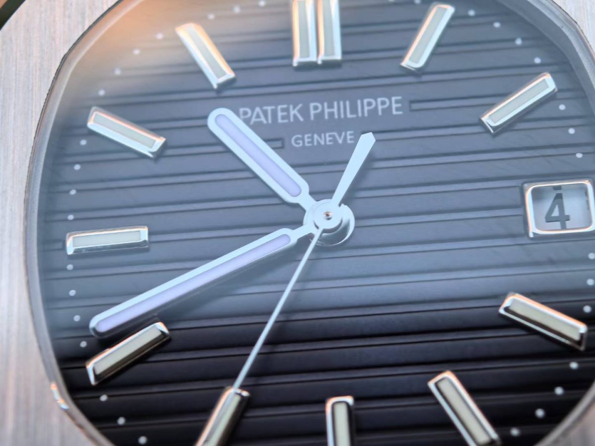 Exclusive custom build Patek Philippe Nautilus 5811 – only 1 piece in stock on the market