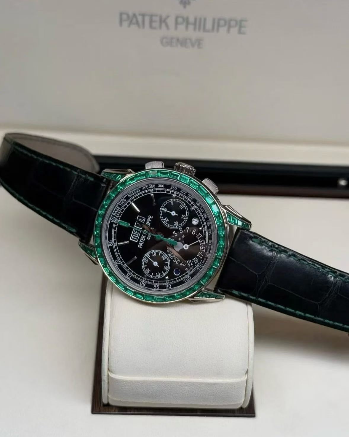Made-to-order –Patek Philippe 5271P – Emerald Green / Green Gemstone Edition with Genuine movement