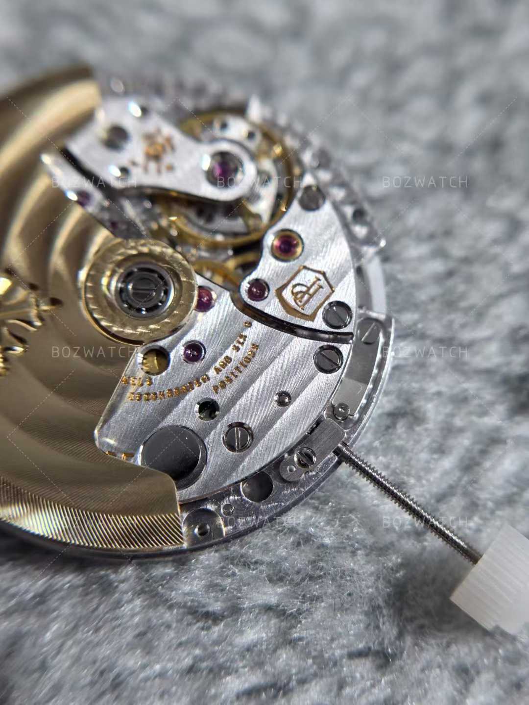 Latest upgraded version of the non‑indexed double‑P324 movement