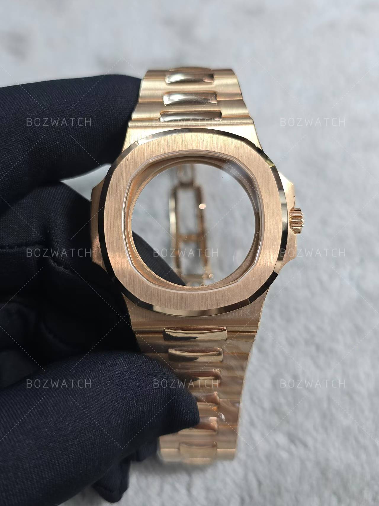 Top‑tier custom Patek Philippe PP5711R Nautilus – 18K gold case details