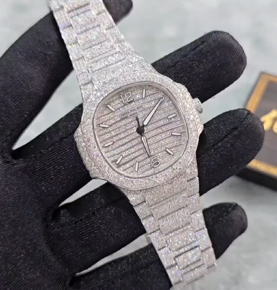 【Video Reviews】-Modified Patek Philippe Nautilus 7118/14540G – Full Diamond‑Set Women’s Watch