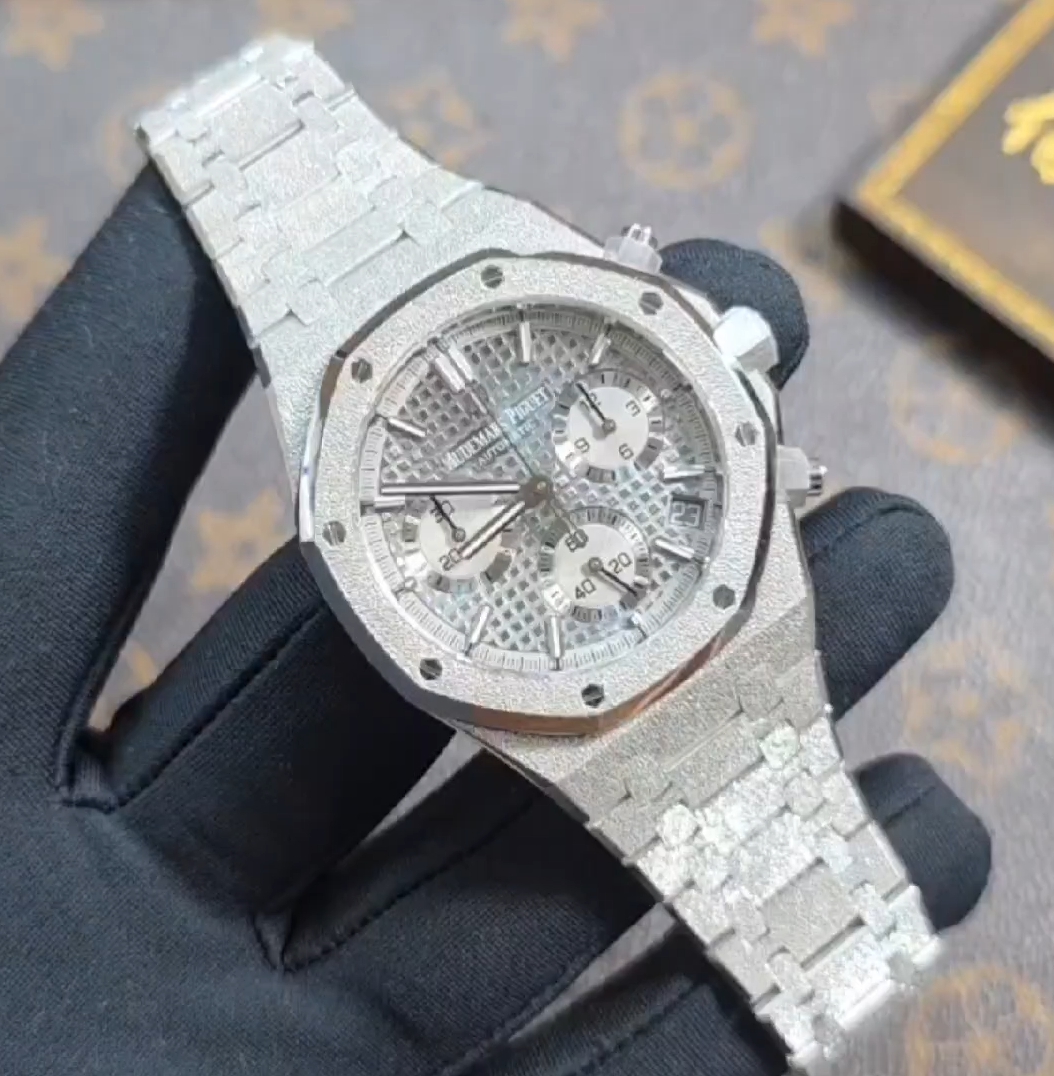 【Video Reviews】-Modified Audemars Piguet Royal Oak 26239BC – White Gold Frosted / Hammered