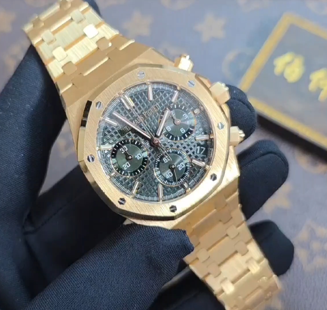 【Video Reviews】-Modified Audemars Piguet Royal Oak Chronograph  26240OR “Green Gold”